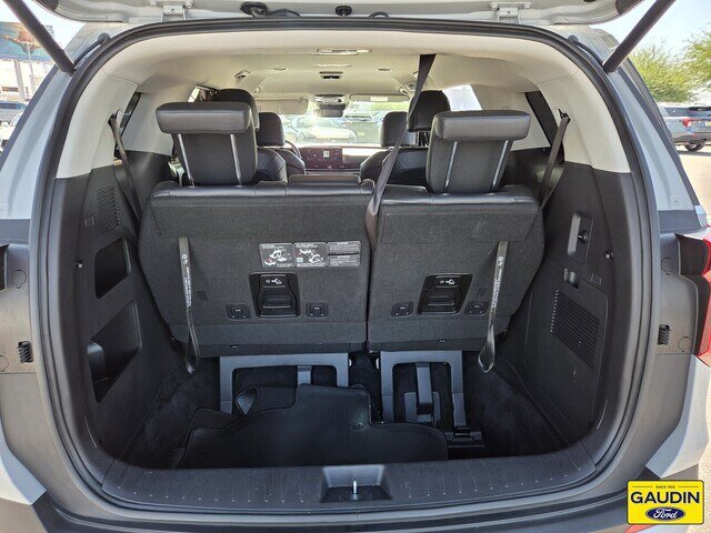 Used 2025 Kia Carnival EX FWD image 15
