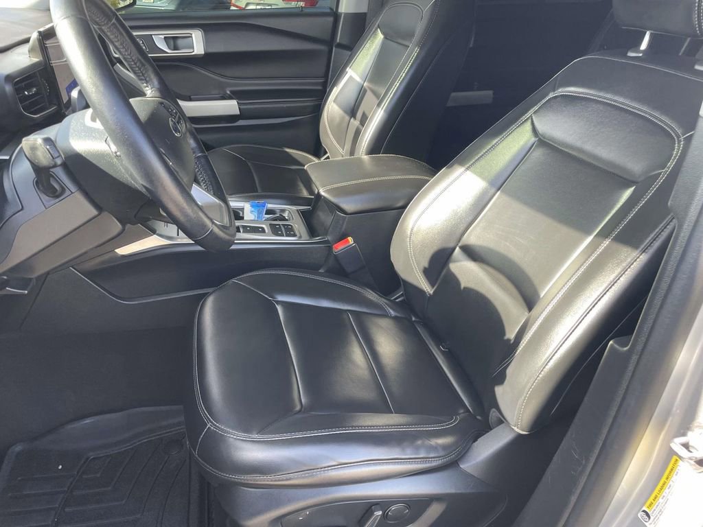 Certified 2021 Ford Explorer XLT w/ Equipment Group 202A image 18