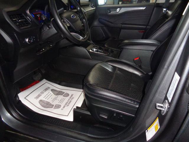 Certified 2022 Ford Escape Titanium w/ Class II Trailer Tow Package image 13