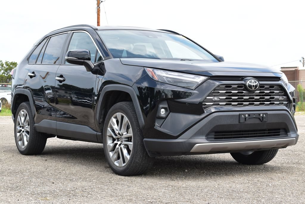 Used 2023 Toyota RAV4 Limited FWD image 3