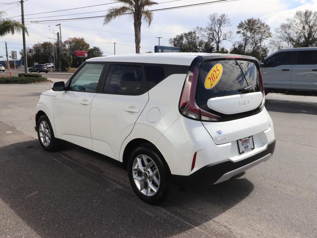 Used 2025 Kia Soul LX w/ LX Technology Package image 8