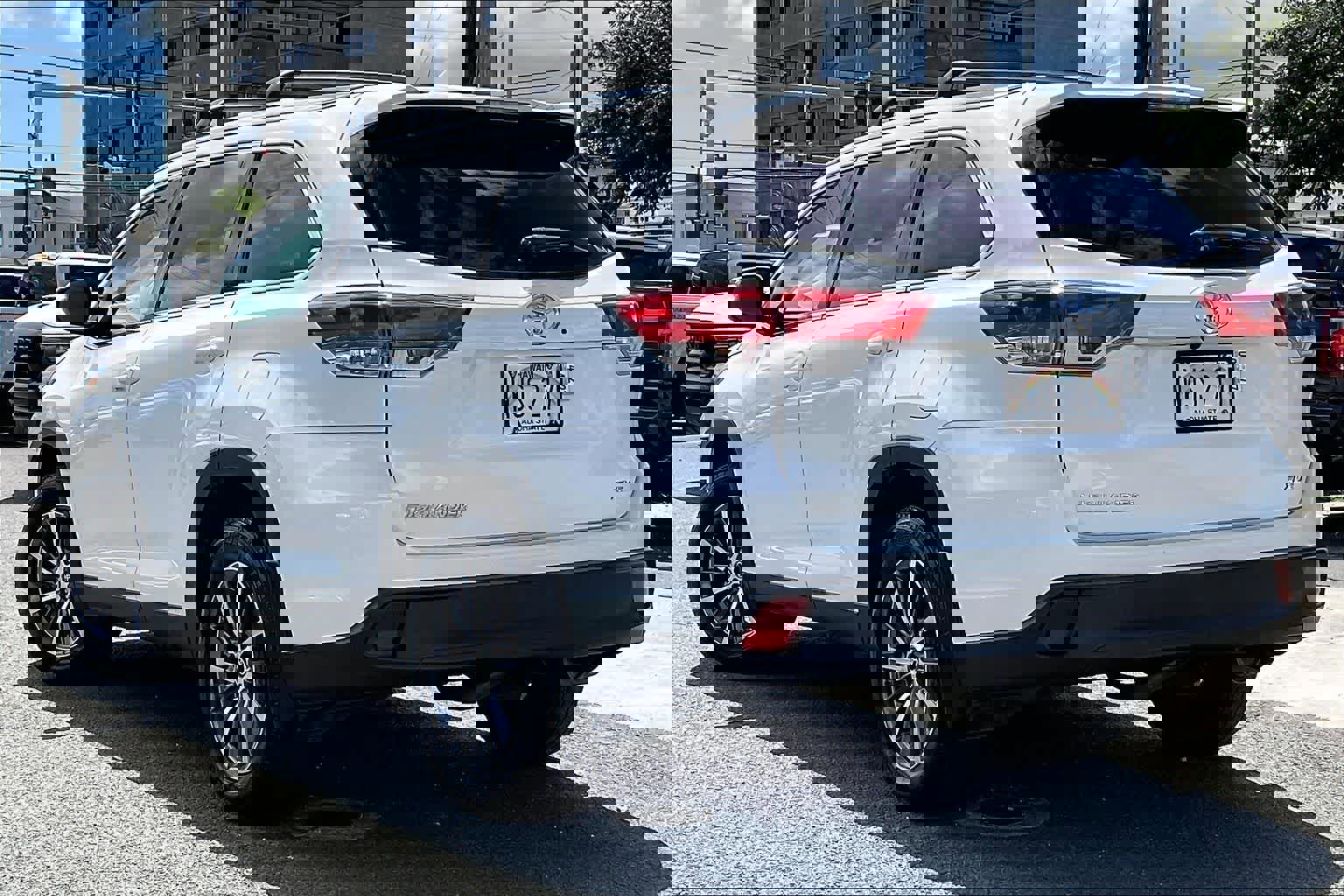 Used 2019 Toyota Highlander XLE FWD image 4