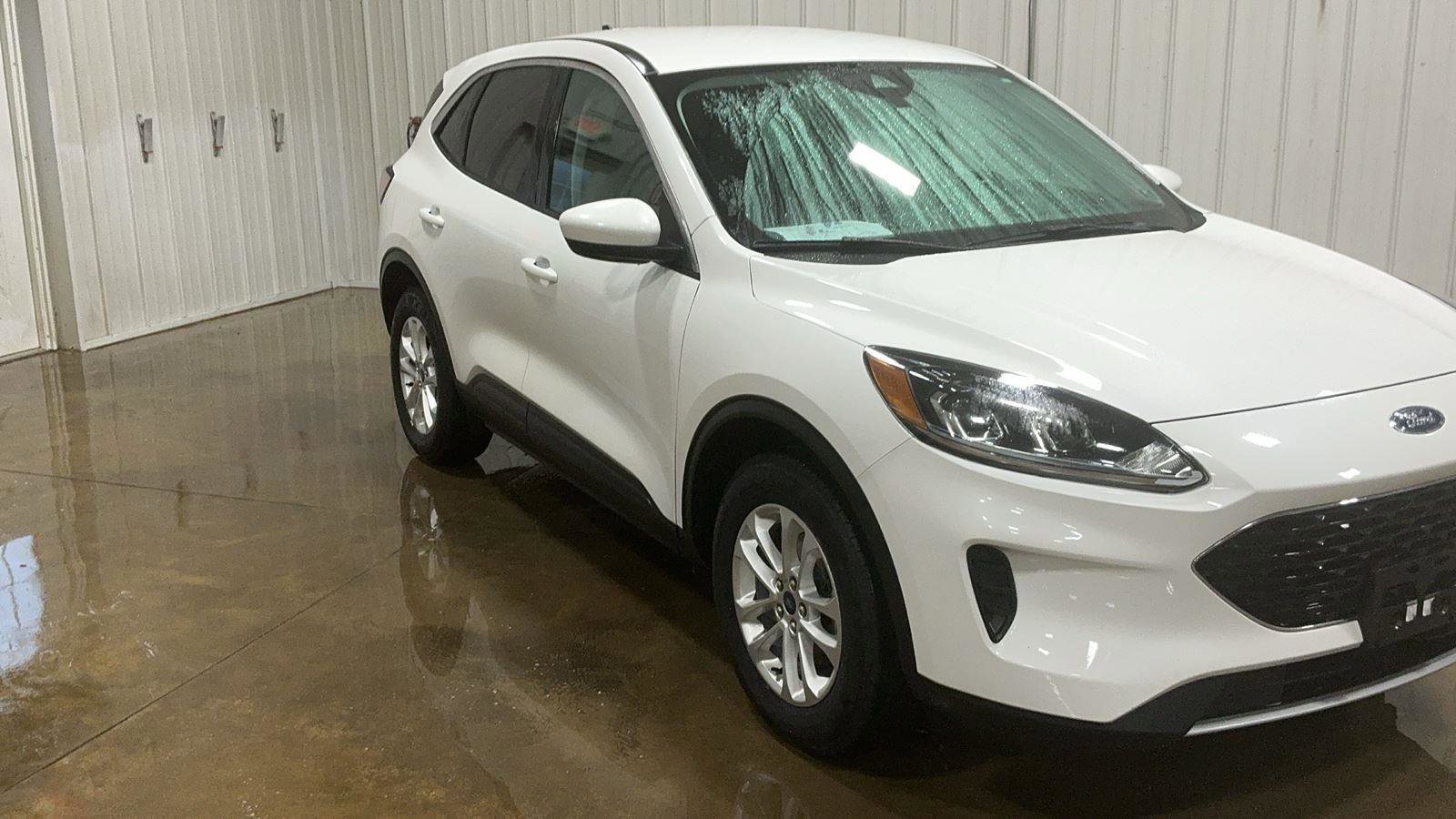 Certified 2021 Ford Escape SE w/ Cold Weather Package image 3