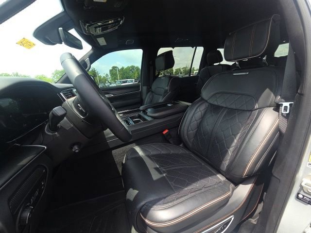 Used 2024 Jeep Grand Wagoneer Series III w/ Quick Order Packagew 28T AWD/4WD image 28