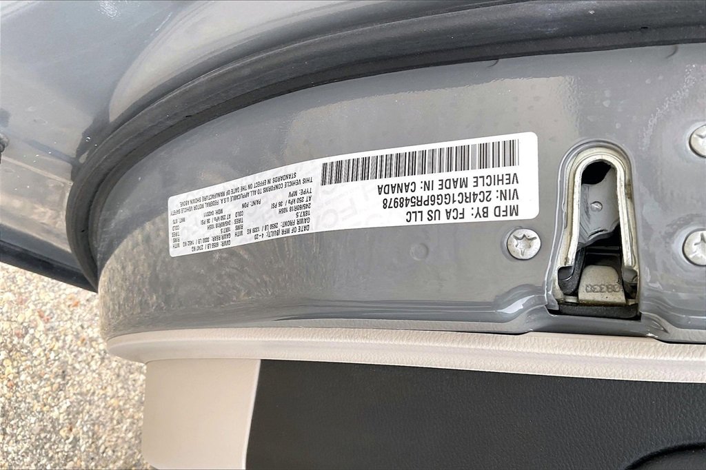 Used 2023 Chrysler Pacifica Limited image 5