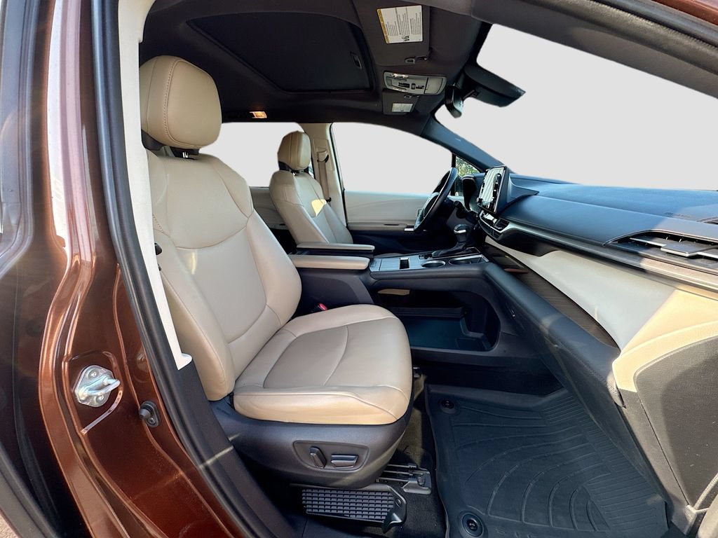 Used 2022 Toyota Sienna XLE w/ XLE Plus Package FWD image 31