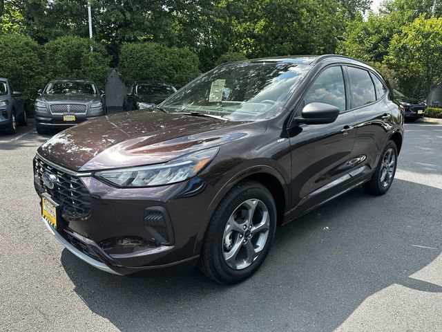 Certified 2023 Ford Escape ST-Line w/ Tech Pack #1 AWD/4WD image 9