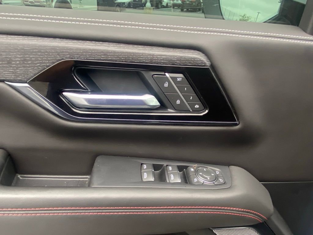 Used 2025 GMC Yukon AT4 Ultimate image 11