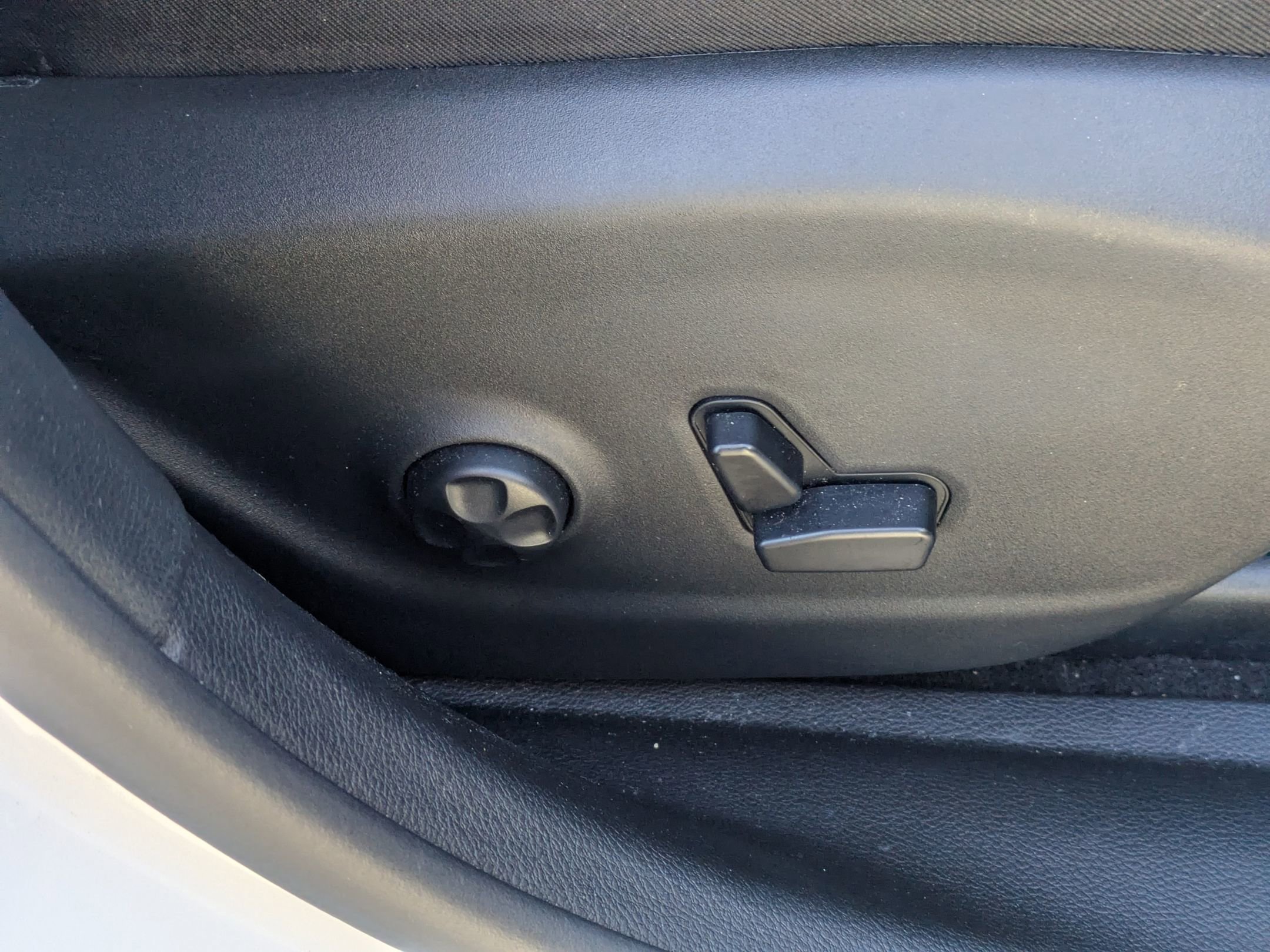 Used 2021 Jeep Cherokee Latitude Lux w/ Trailer Tow Group image 38