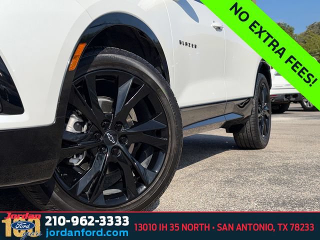 Used 2022 Chevrolet Blazer RS w/ Enhanced Convenience Package FWD image 2