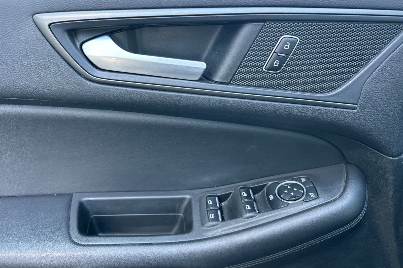 Certified 2023 Ford Edge SE w/ Black Appearance Package image 12