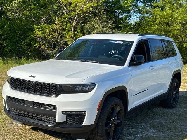 Used 2023 Jeep Grand Cherokee L Limited w/ Black Appearance Package AWD/4WD image 12