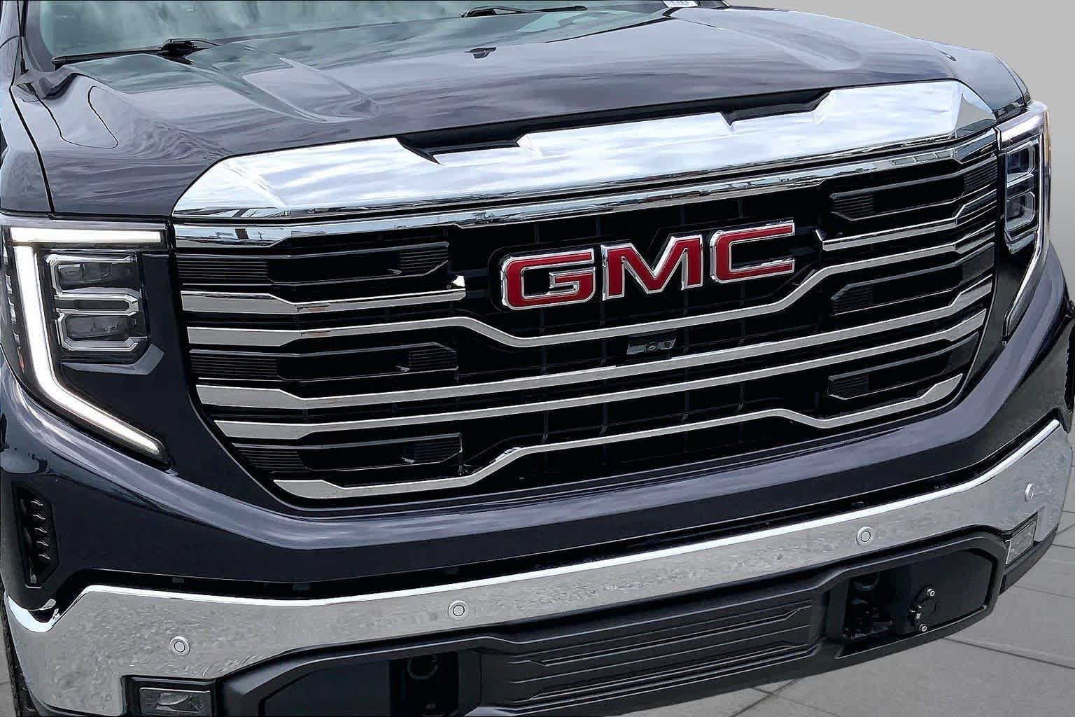 Used 2025 GMC Sierra 1500 SLT w/ SLT Premium Plus Package AWD/4WD image 29