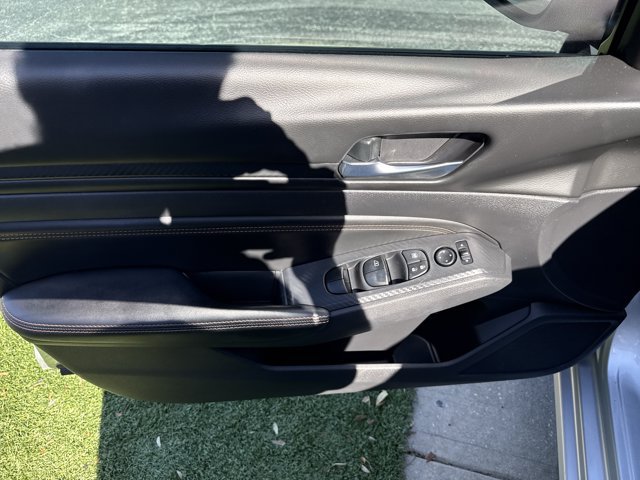 Used 2020 Nissan Altima 2.5 SR FWD image 13