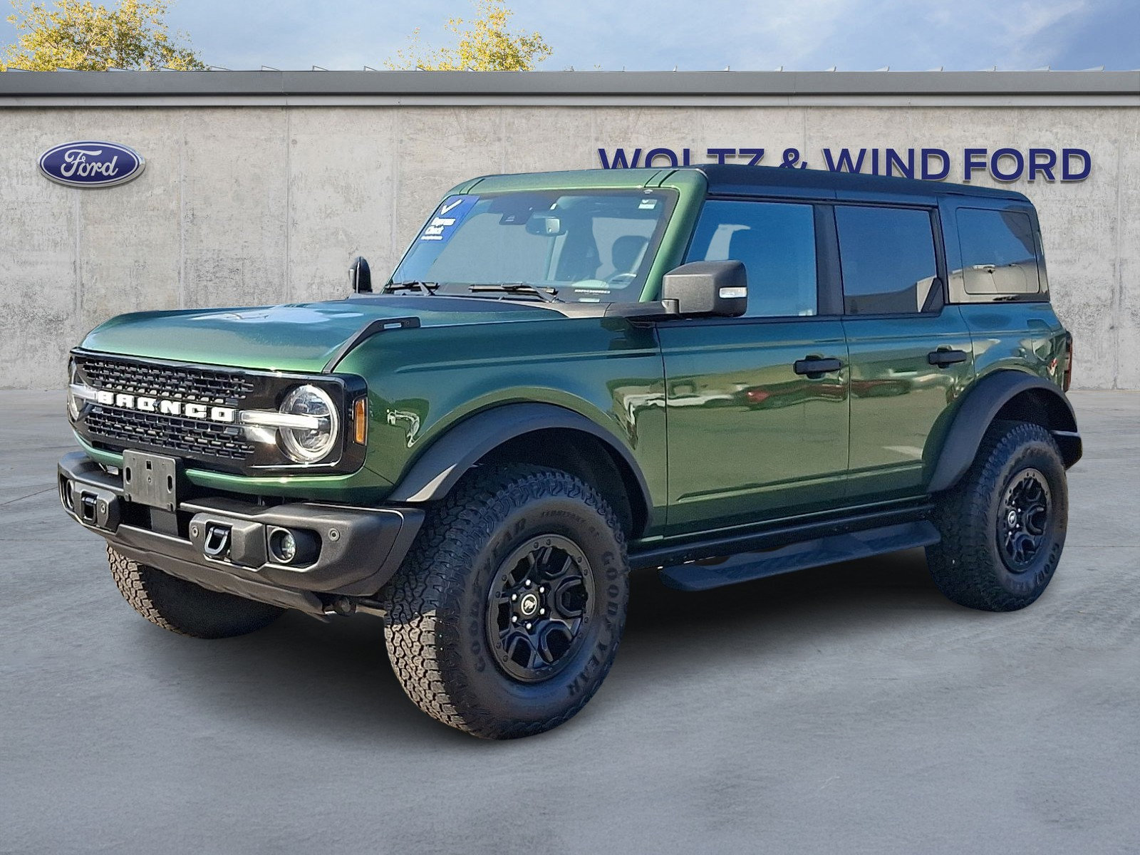 Certified 2025 Ford Bronco Badlands AWD/4WD image 3