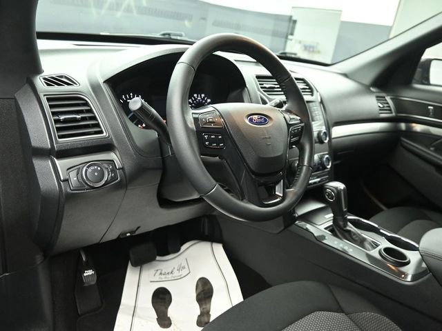 Certified 2018 Ford Explorer XLT FWD image 11
