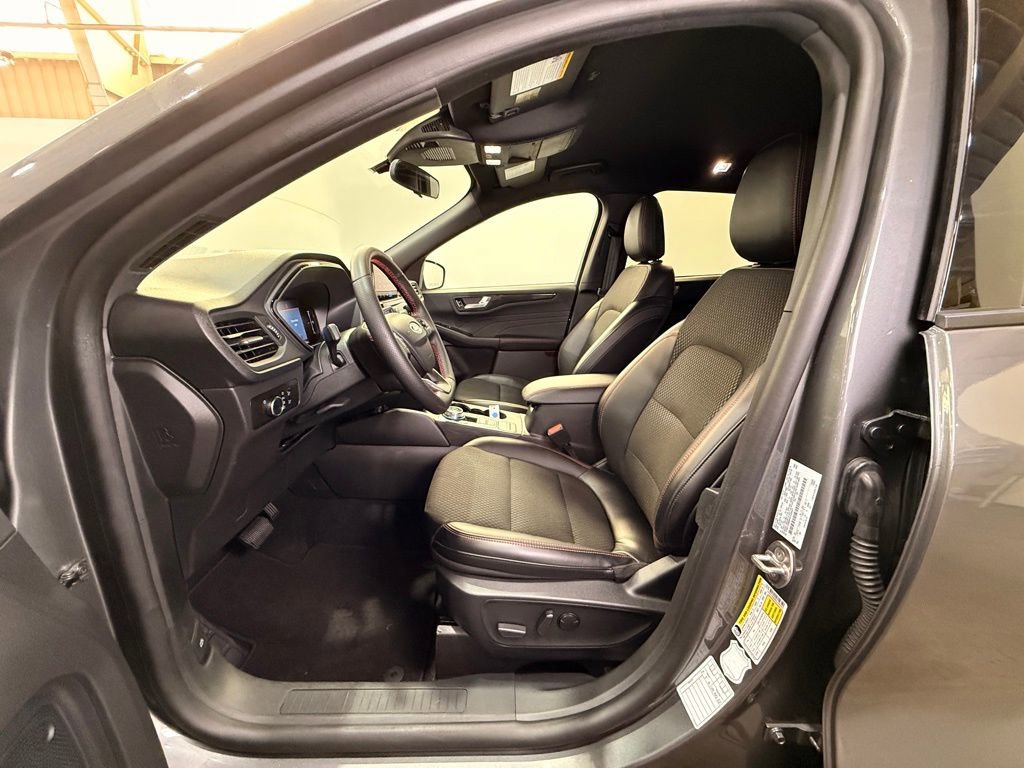 Certified 2025 Ford Escape ST-Line image 18