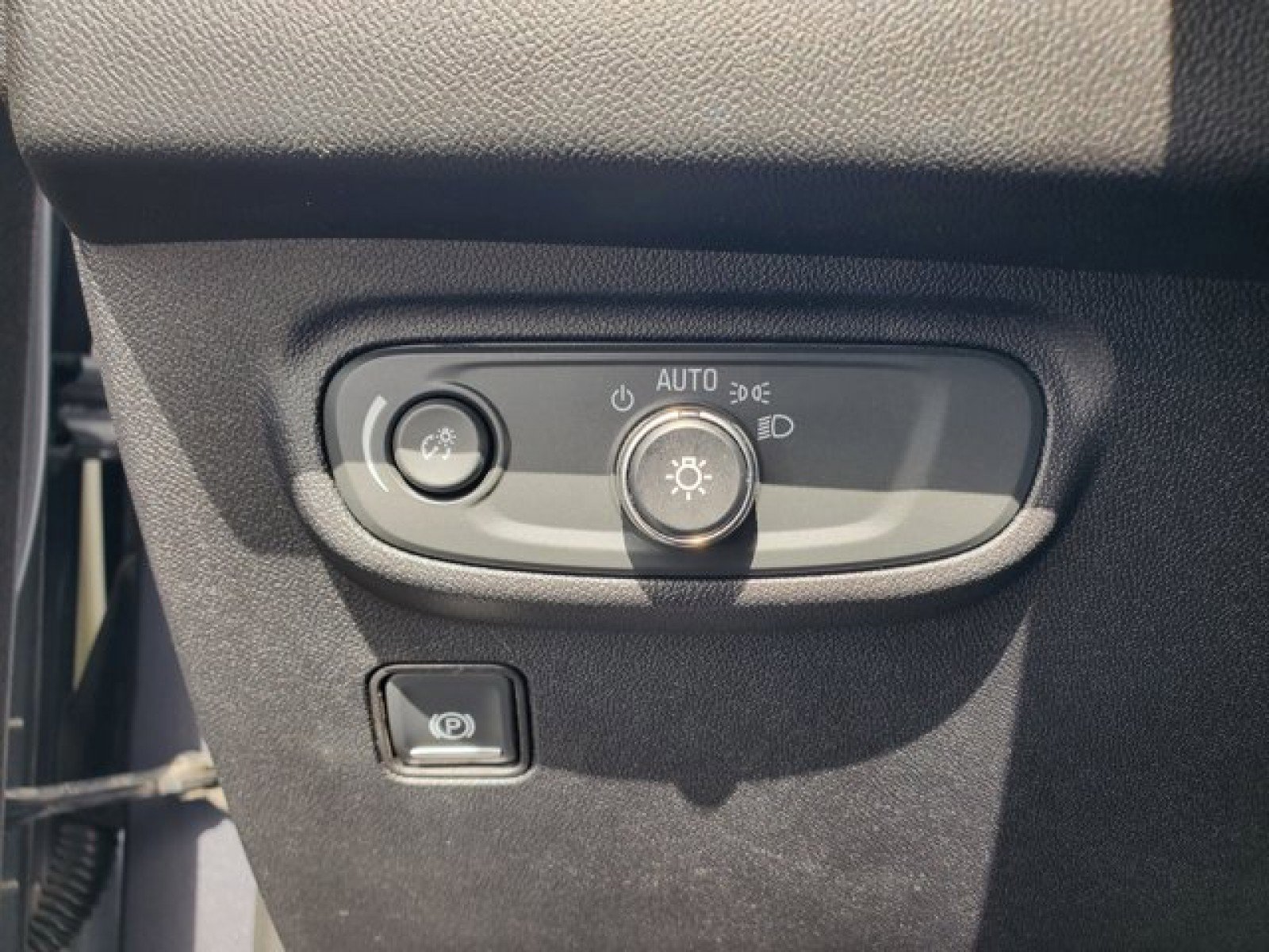 Used 2019 GMC Terrain SLE w/ Driver Convenience Package image 16