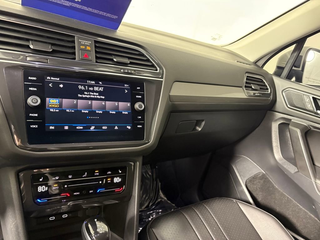 Used 2022 Volkswagen Tiguan SE w/ Panoramic Sunroof Package image 19