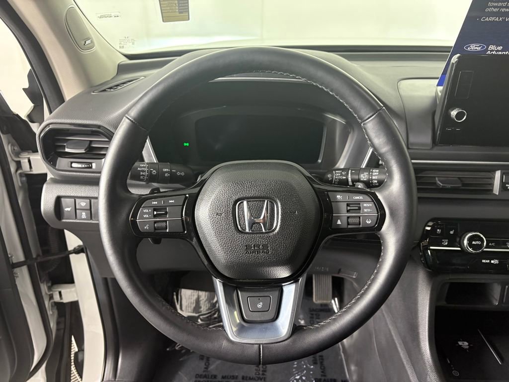 Used 2025 Honda Pilot Elite image 16