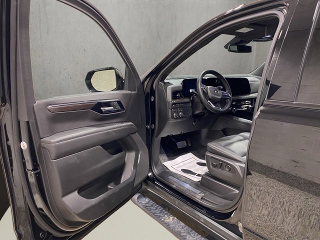 Used 2026 Chevrolet Suburban Z71 AWD/4WD image 11