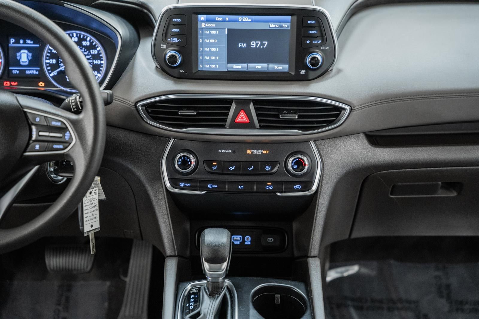 Used 2020 Hyundai Santa Fe SE image 25