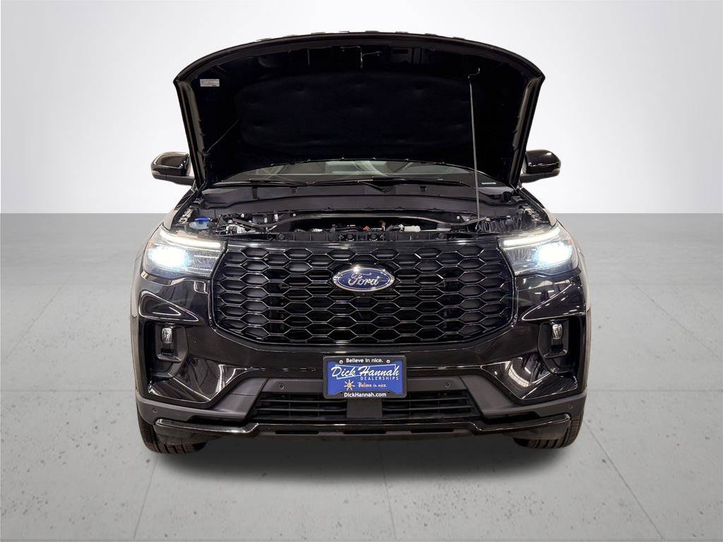 Certified 2025 Ford Explorer ST-Line AWD/4WD image 5