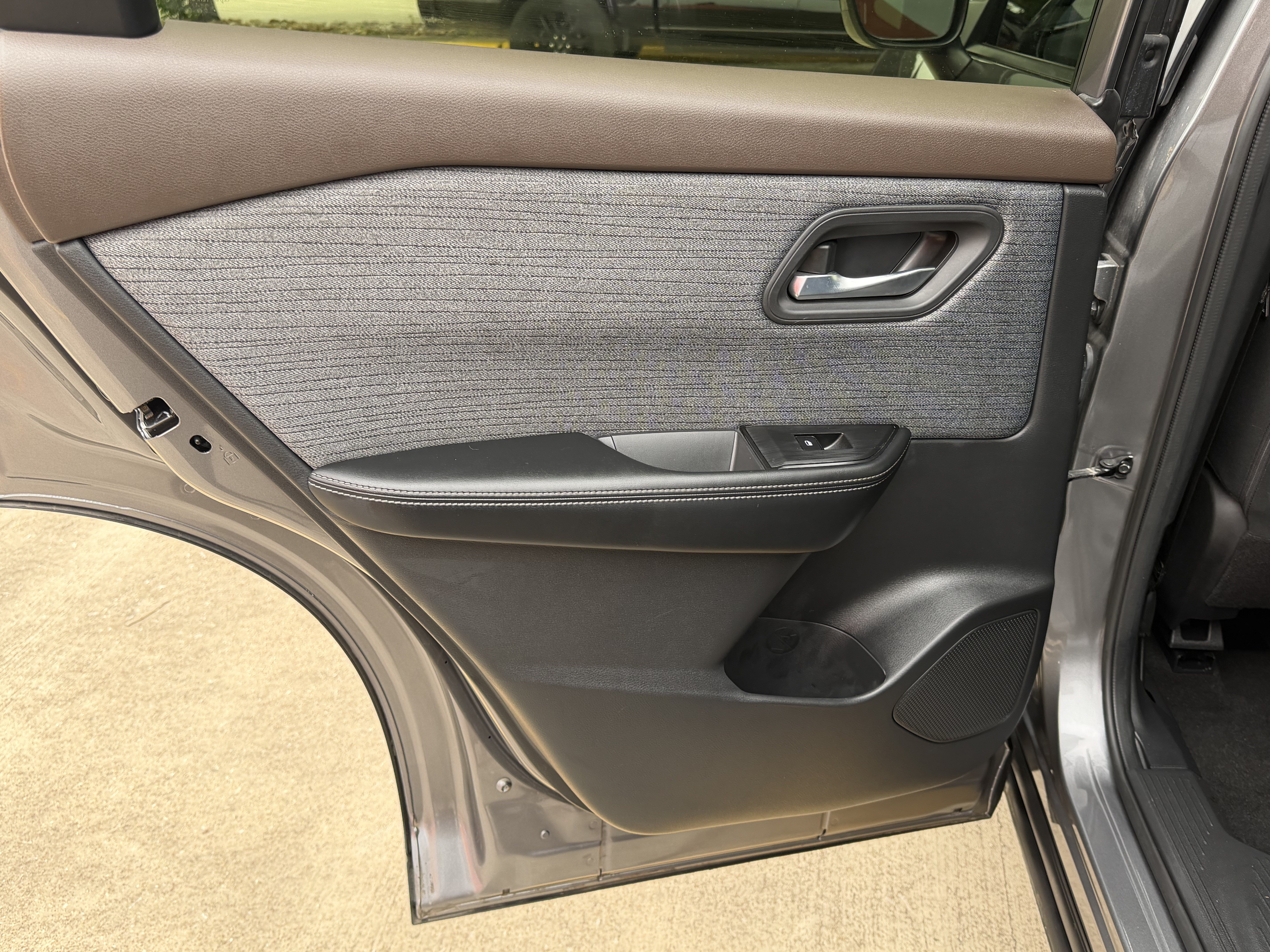 Used 2023 Nissan Rogue SV FWD image 13