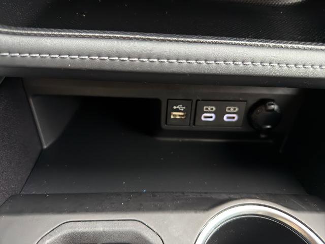 Used 2023 Toyota Highlander LE image 28