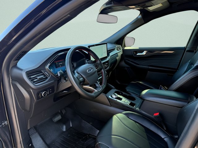Certified 2025 Ford Escape ST-Line Elite w/ Premium Technology Package AWD/4WD image 4
