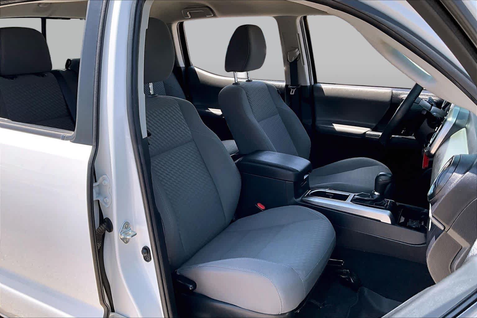 Used 2022 Toyota Tacoma SR5 RWD image 9