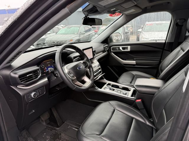 Certified 2022 Ford Explorer XLT w/ Equipment Group 202A image 3