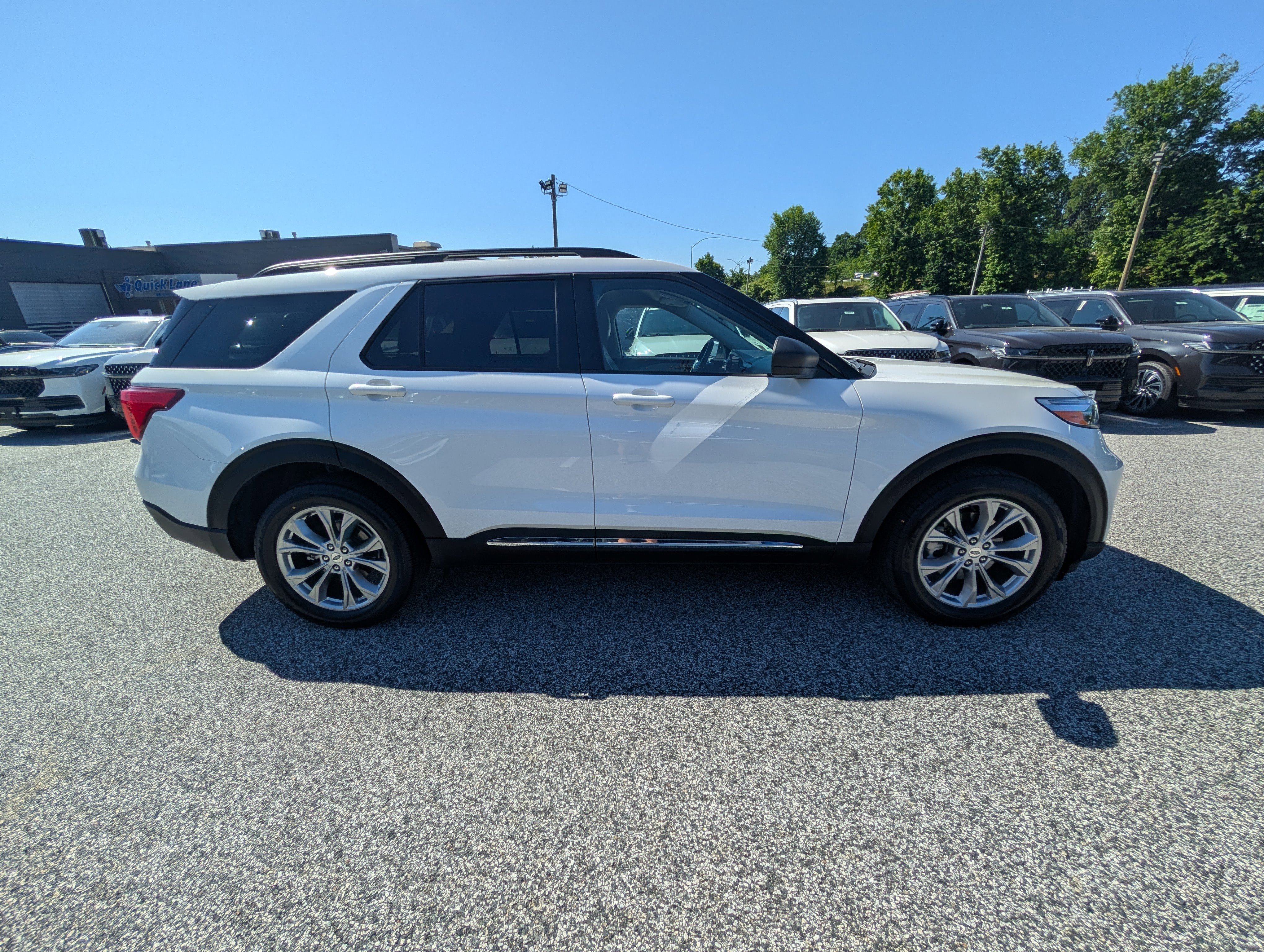 Certified 2021 Ford Explorer XLT w/ Equipment Group 202A AWD/4WD image 8