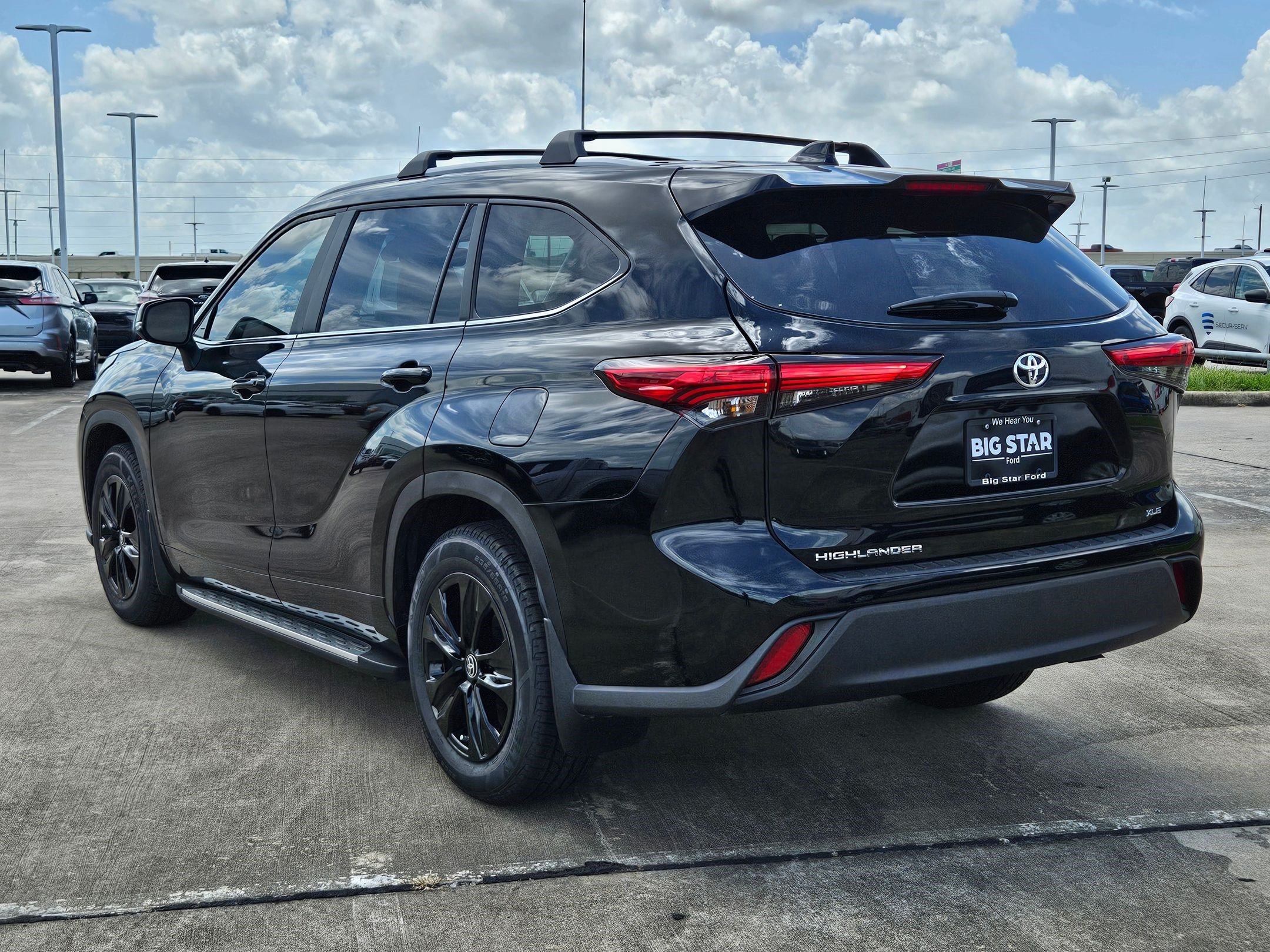 Used 2023 Toyota Highlander XLE FWD image 7