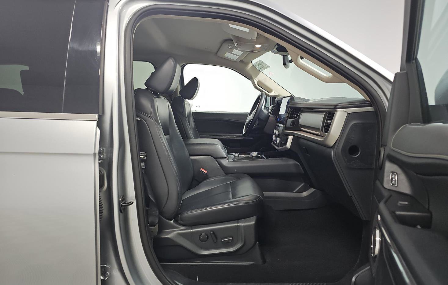 Certified 2024 Ford Expedition XLT image 8