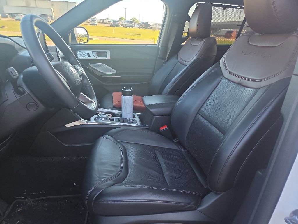 Certified 2023 Ford Explorer Platinum w/ Technology Package AWD/4WD image 17