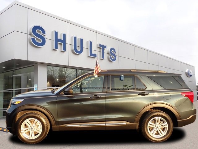 Certified 2022 Ford Explorer XLT w/ Equipment Group 202A image 6