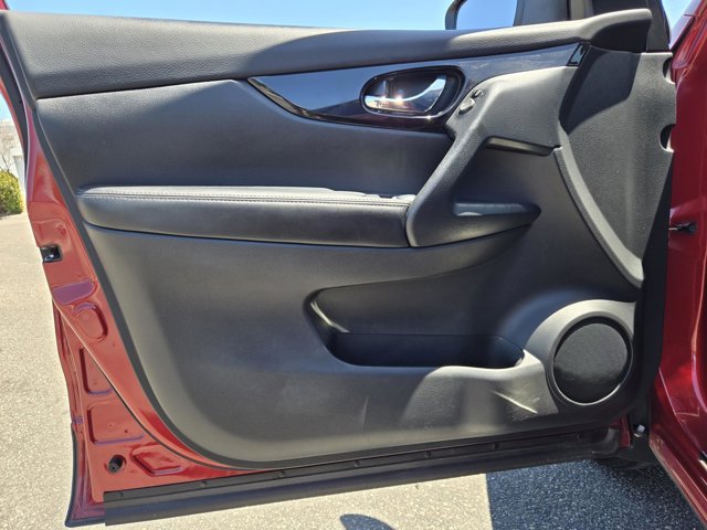 Used 2022 Nissan Rogue Sport SV FWD image 17