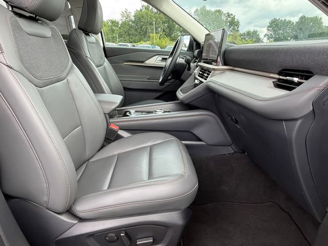 Certified 2026 Ford Explorer Active w/ Active Comfort Package AWD/4WD image 26
