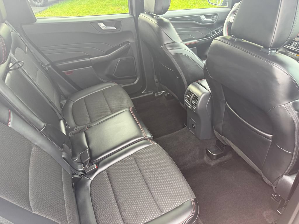 Certified 2025 Ford Escape ST-Line Select AWD/4WD image 18