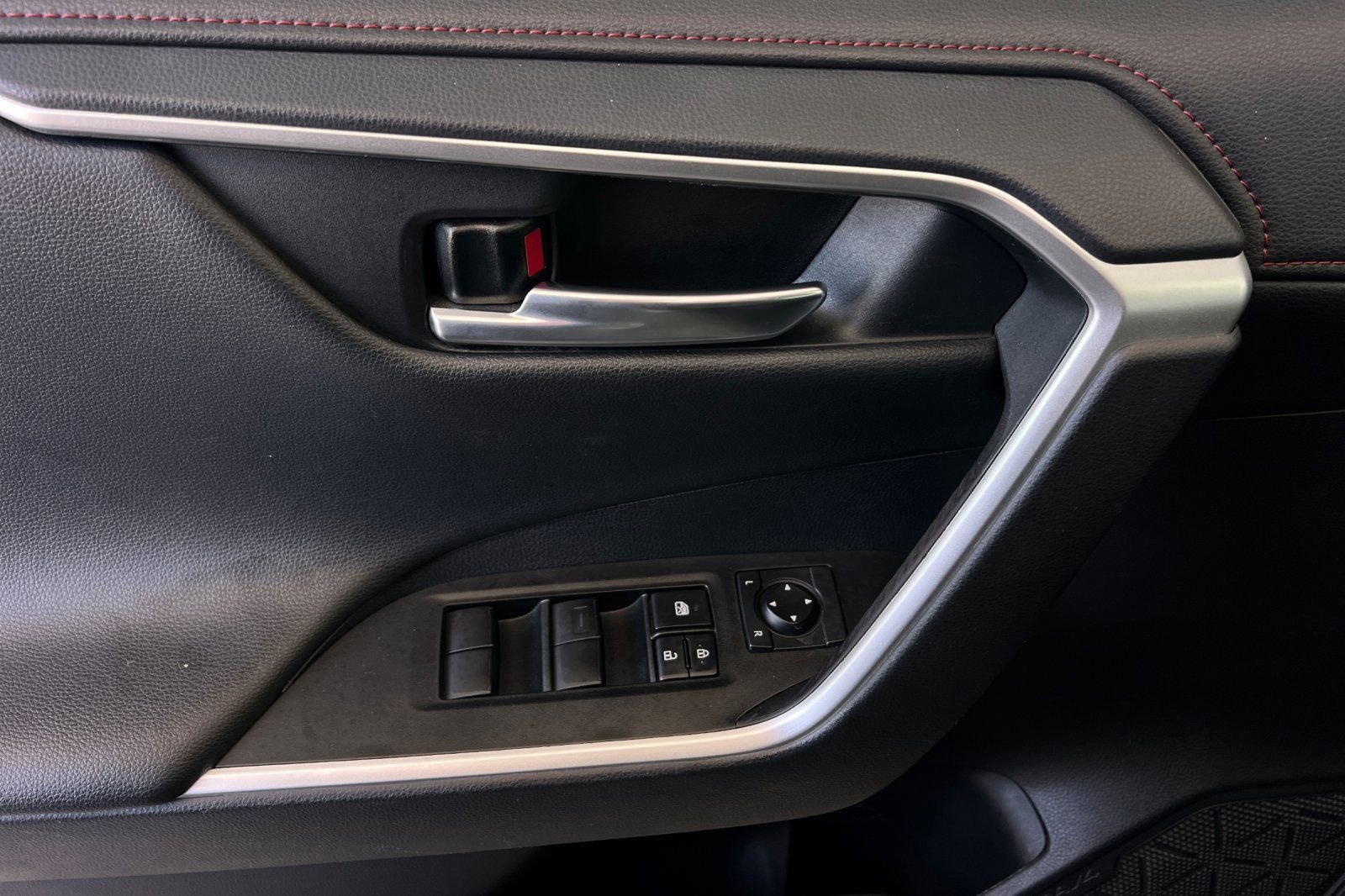 Used 2021 Toyota RAV4 TRD Off-Road w/ TRD Off-Road Weather Package AWD/4WD image 10