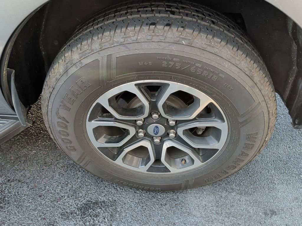 Certified 2024 Ford Expedition XLT image 5