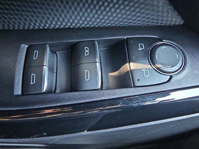 Used 2025 Chevrolet Equinox RS w/ Safety and Technology Package AWD/4WD image 28