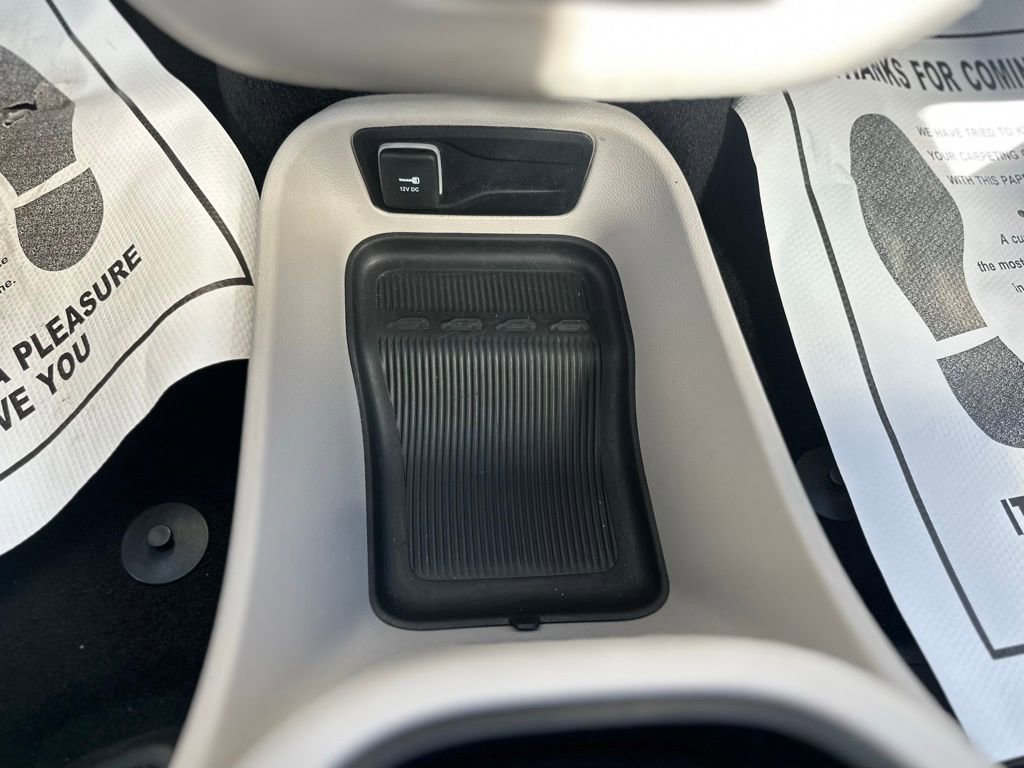 Used 2023 Chrysler Pacifica Touring-L image 27