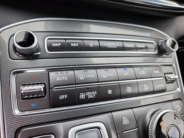 Used 2023 Hyundai Santa Fe Limited AWD/4WD image 17