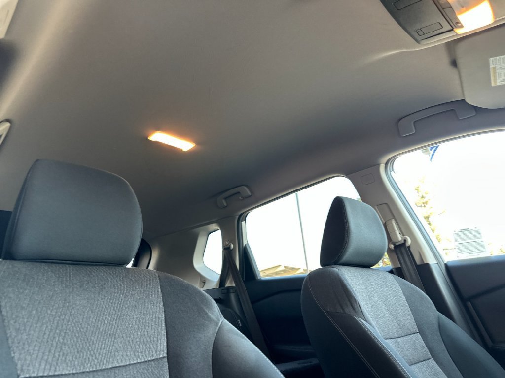 Used 2025 Nissan Rogue SV AWD/4WD image 16