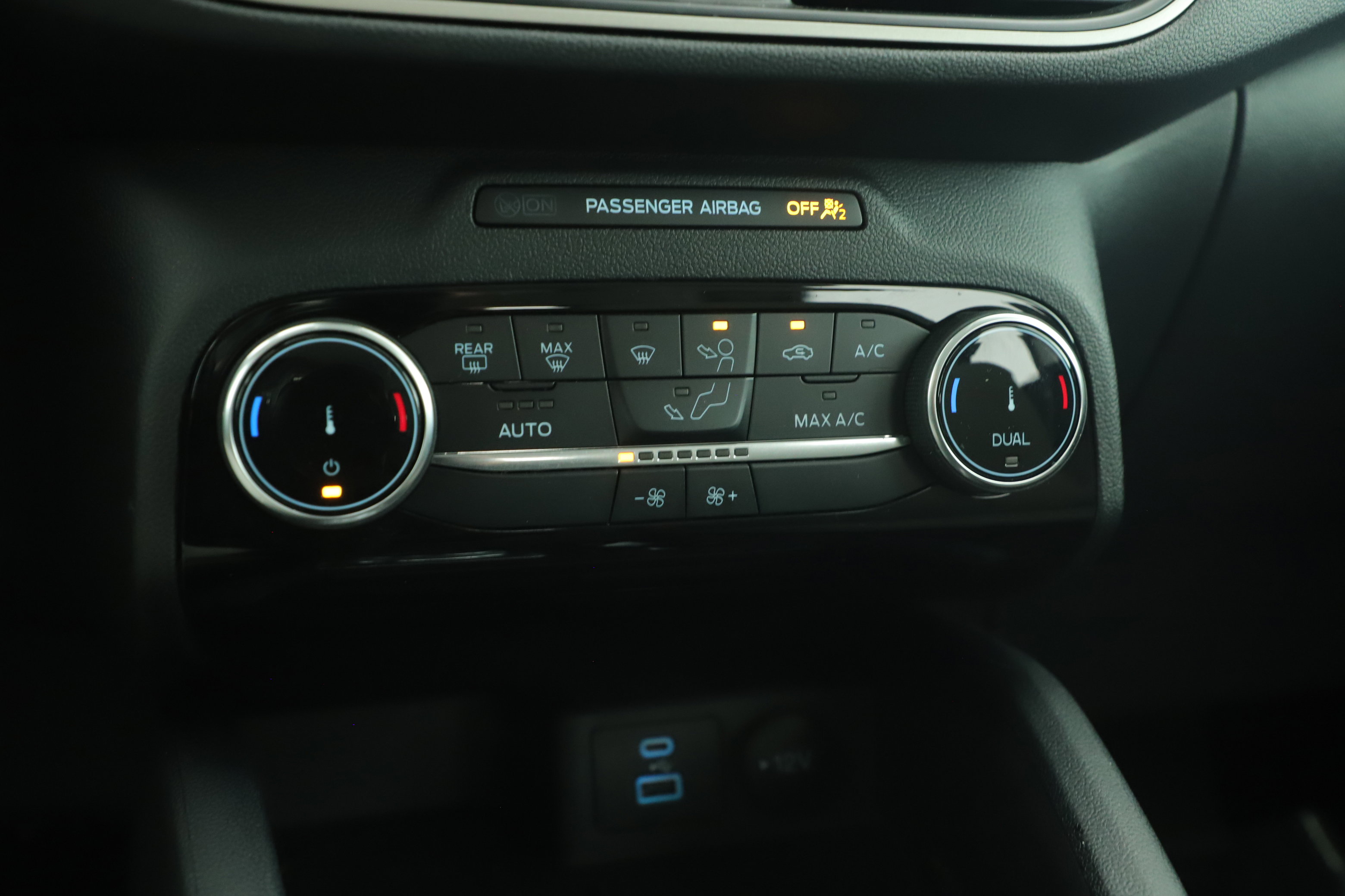 Certified 2022 Ford Escape SE w/ SE Sport Appearance Package image 6