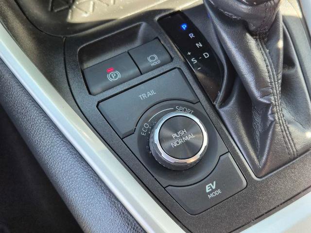 Used 2022 Toyota RAV4 LE AWD/4WD image 23