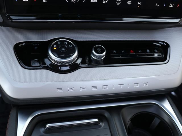 Certified 2025 Ford Expedition Active AWD/4WD image 23