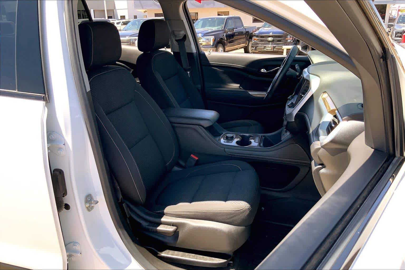 Used 2021 GMC Acadia SLE w/ Driver Convenience Package FWD image 9